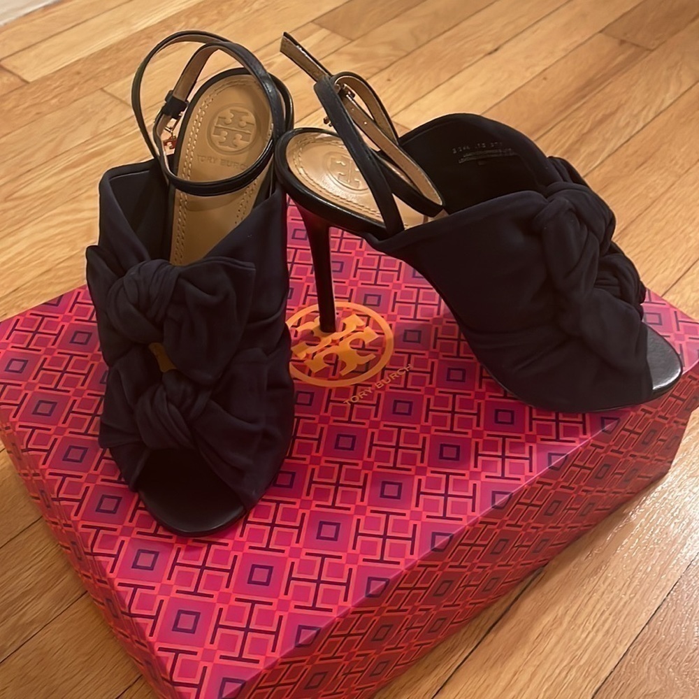 NWT Tory Burch Eleanor 105mm Sandals in Navy - size 5 - Picture 3 of 7